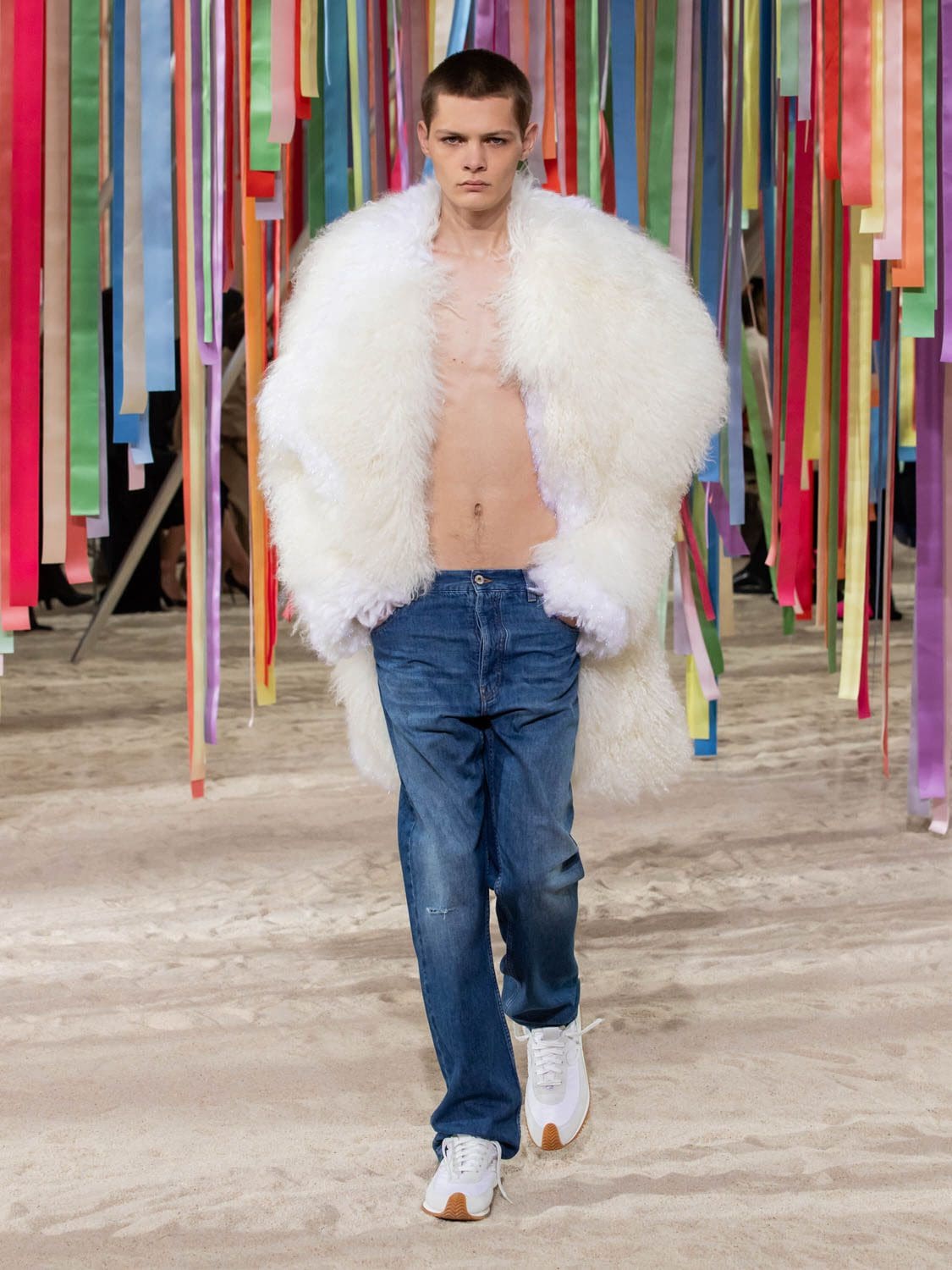 Loewe outono inverno 2022-2023 by RUNWAY MAGAZINE