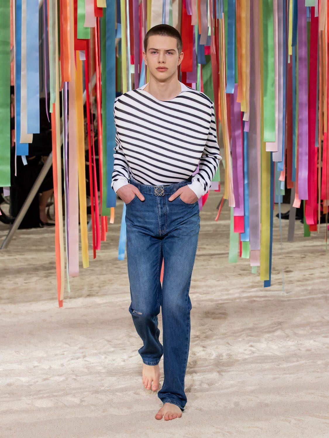 Loewe outono inverno 2022-2023 by RUNWAY MAGAZINE