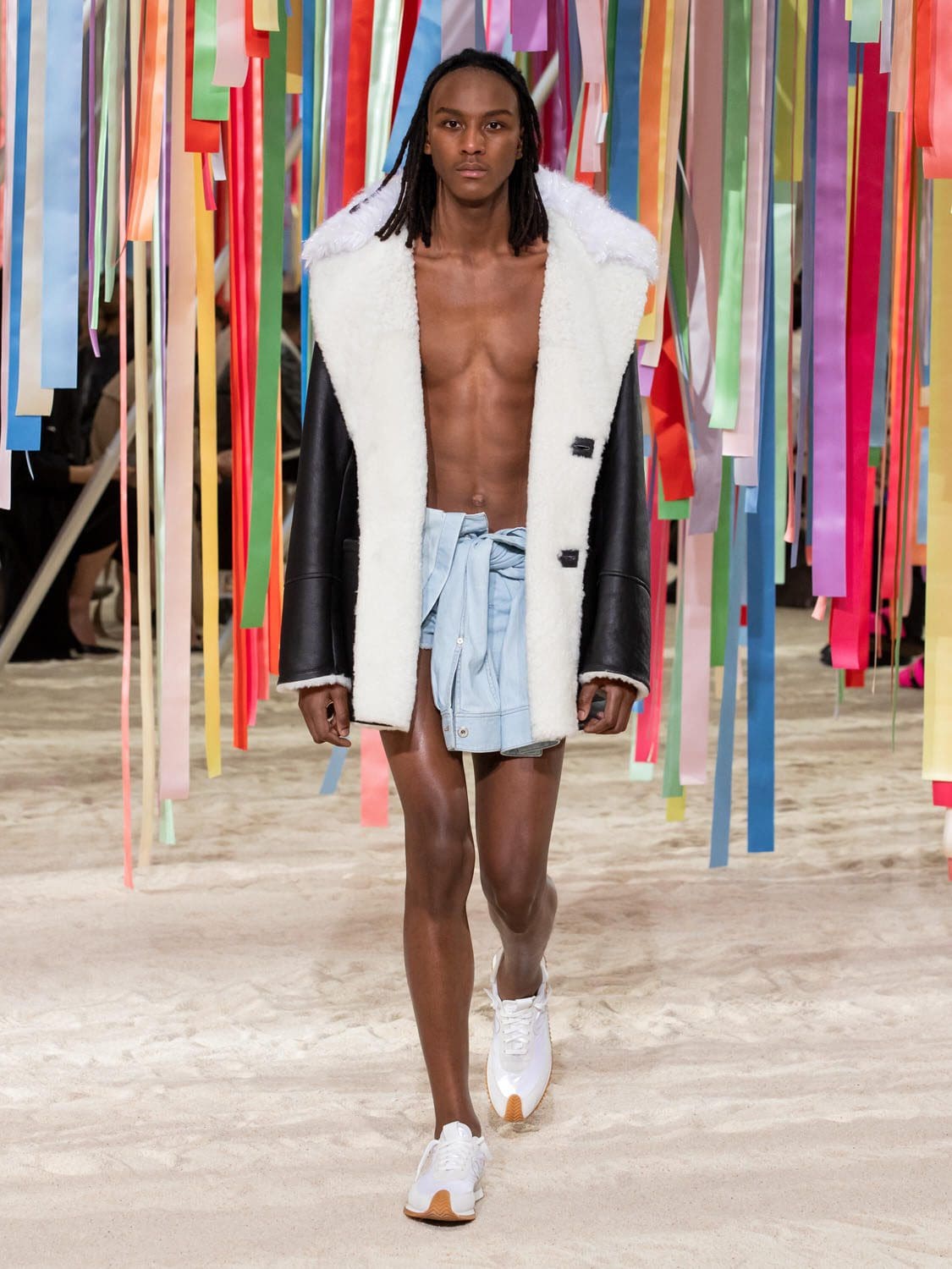 Loewe outono inverno 2022-2023 by RUNWAY MAGAZINE