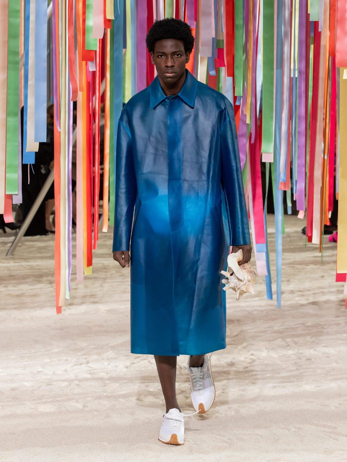 Loewe outono inverno 2022-2023 by RUNWAY MAGAZINE
