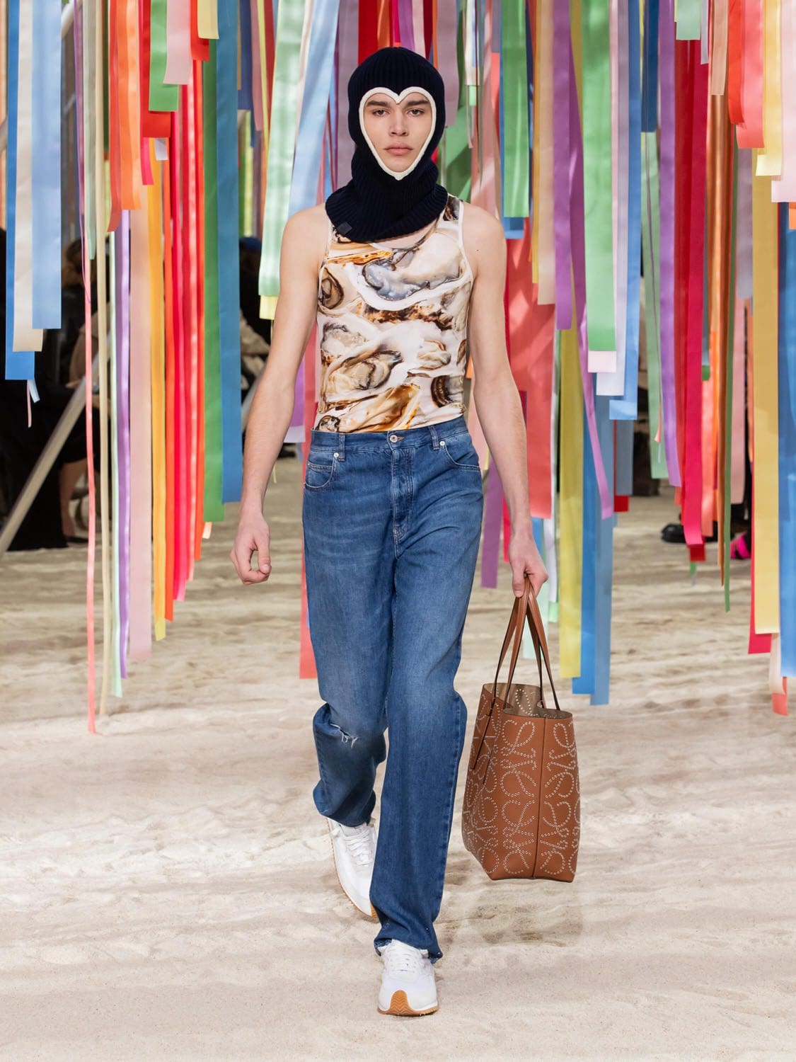 Loewe outono inverno 2022-2023 by RUNWAY MAGAZINE