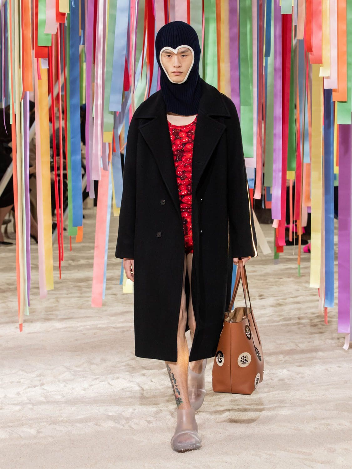 Loewe outono inverno 2022-2023 by RUNWAY MAGAZINE