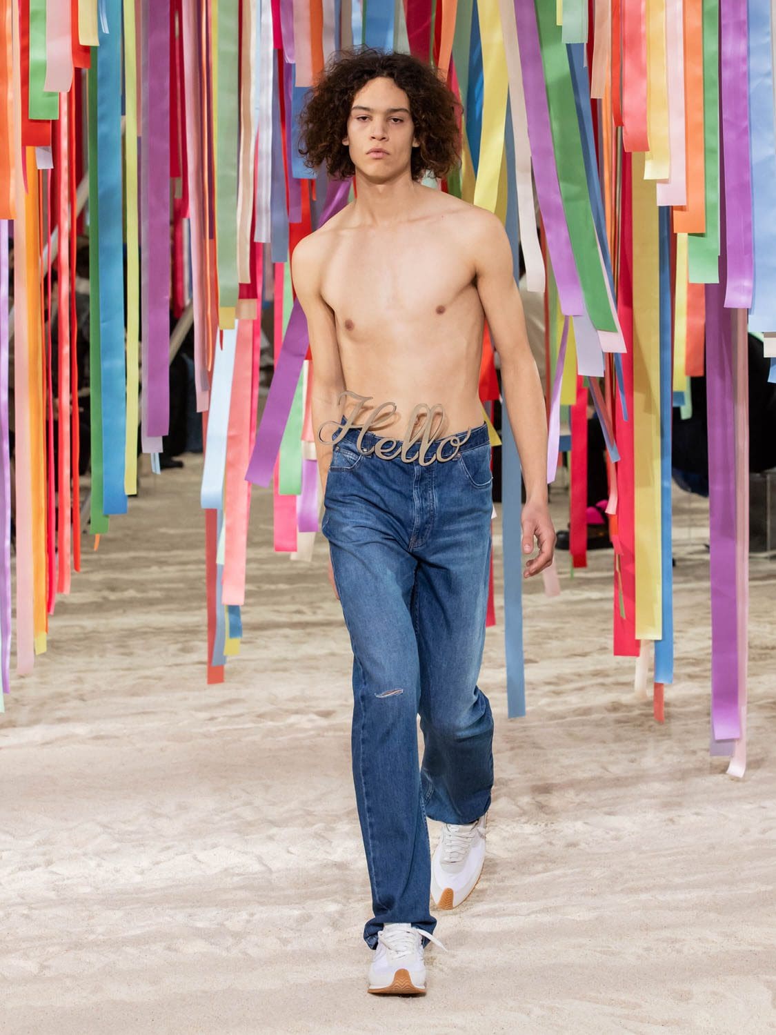 Loewe outono inverno 2022-2023 by RUNWAY MAGAZINE