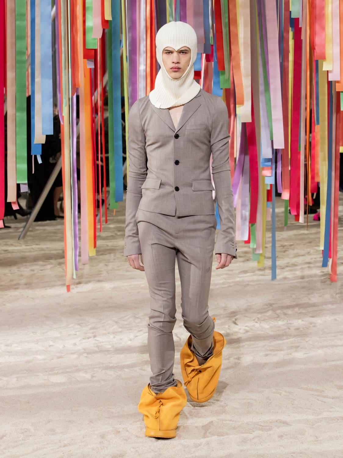 Loewe outono inverno 2022-2023 by RUNWAY MAGAZINE