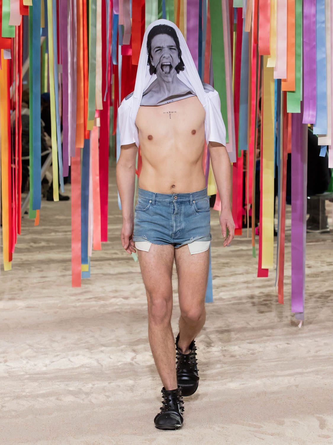Loewe outono inverno 2022-2023 by RUNWAY MAGAZINE