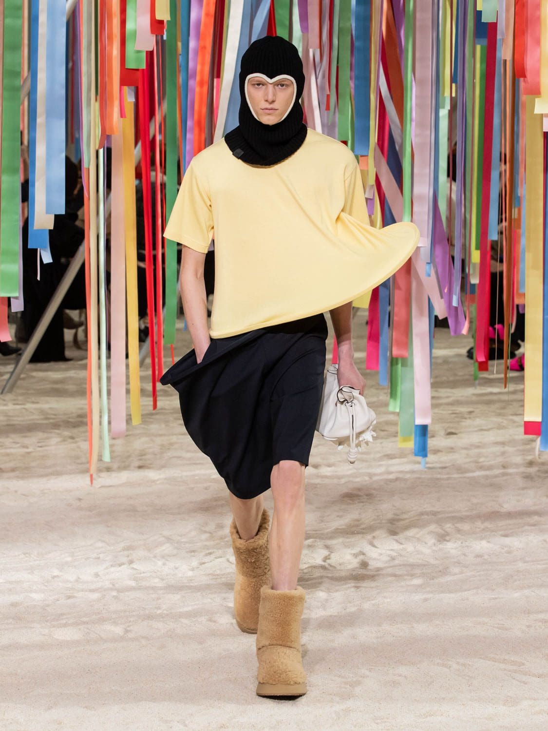 Loewe outono inverno 2022-2023 by RUNWAY MAGAZINE