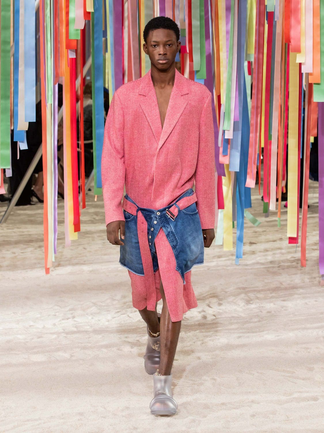 Loewe outono inverno 2022-2023 by RUNWAY MAGAZINE