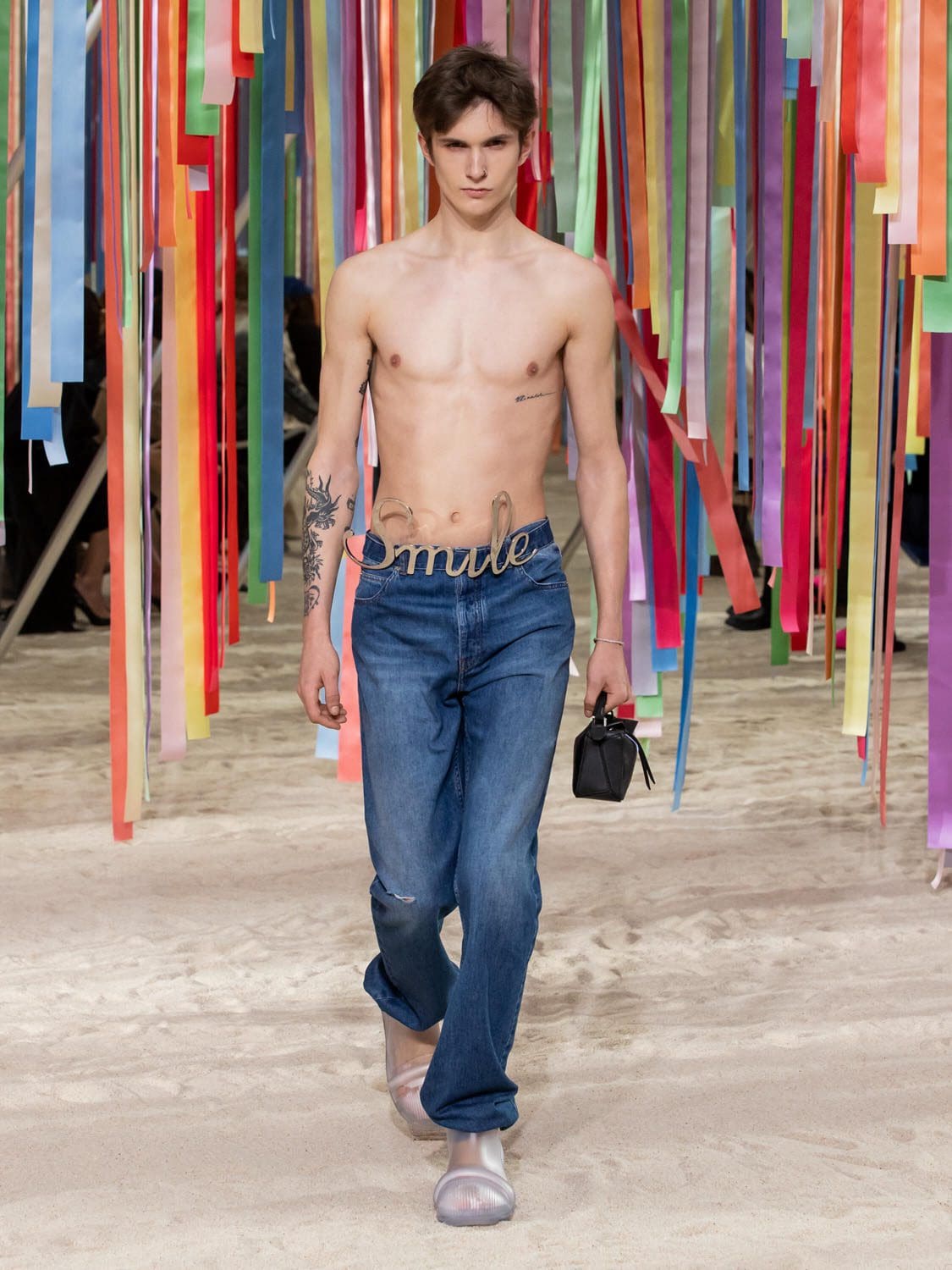 Loewe outono inverno 2022-2023 by RUNWAY MAGAZINE