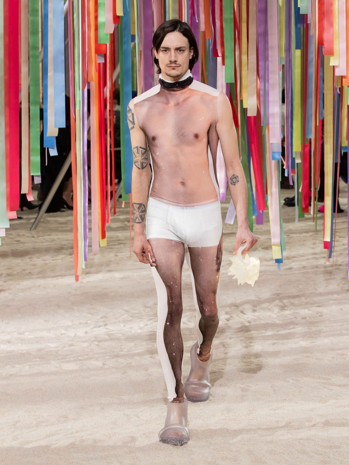 Loewe outono inverno 2022-2023 by RUNWAY MAGAZINE