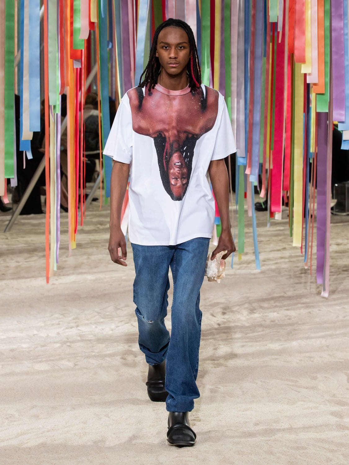 Loewe outono inverno 2022-2023 by RUNWAY MAGAZINE