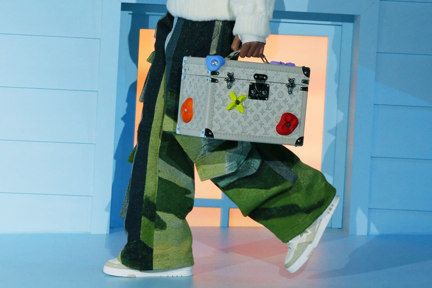 Louis Vuitton Automne Hiver 2022-2023 accessoires par RUNWAY MAGAZINE