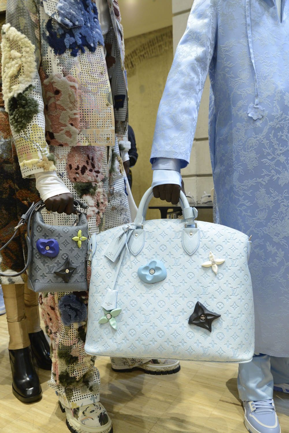 Louis Vuitton Automne Hiver 2022-2023 accessoires par RUNWAY MAGAZINE