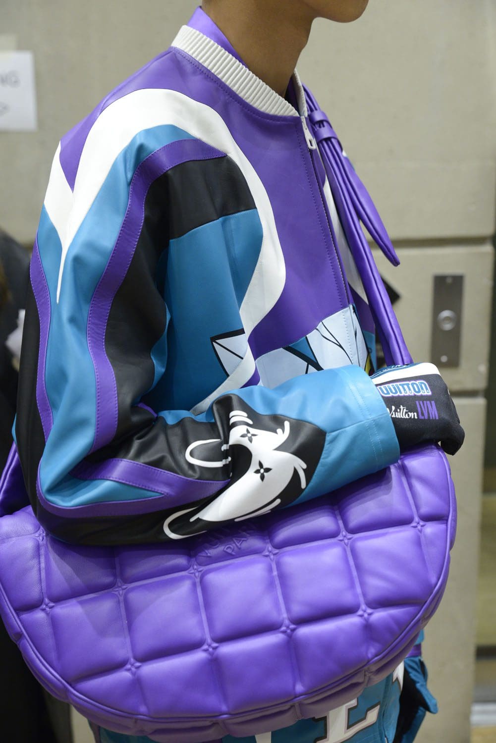Louis Vuitton Automne Hiver 2022-2023 accessoires par RUNWAY MAGAZINE