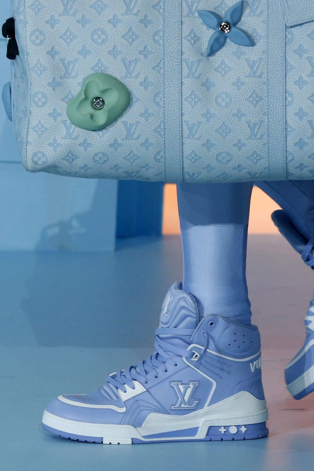 Louis Vuitton Automne Hiver 2022-2023 accessoires par RUNWAY MAGAZINE