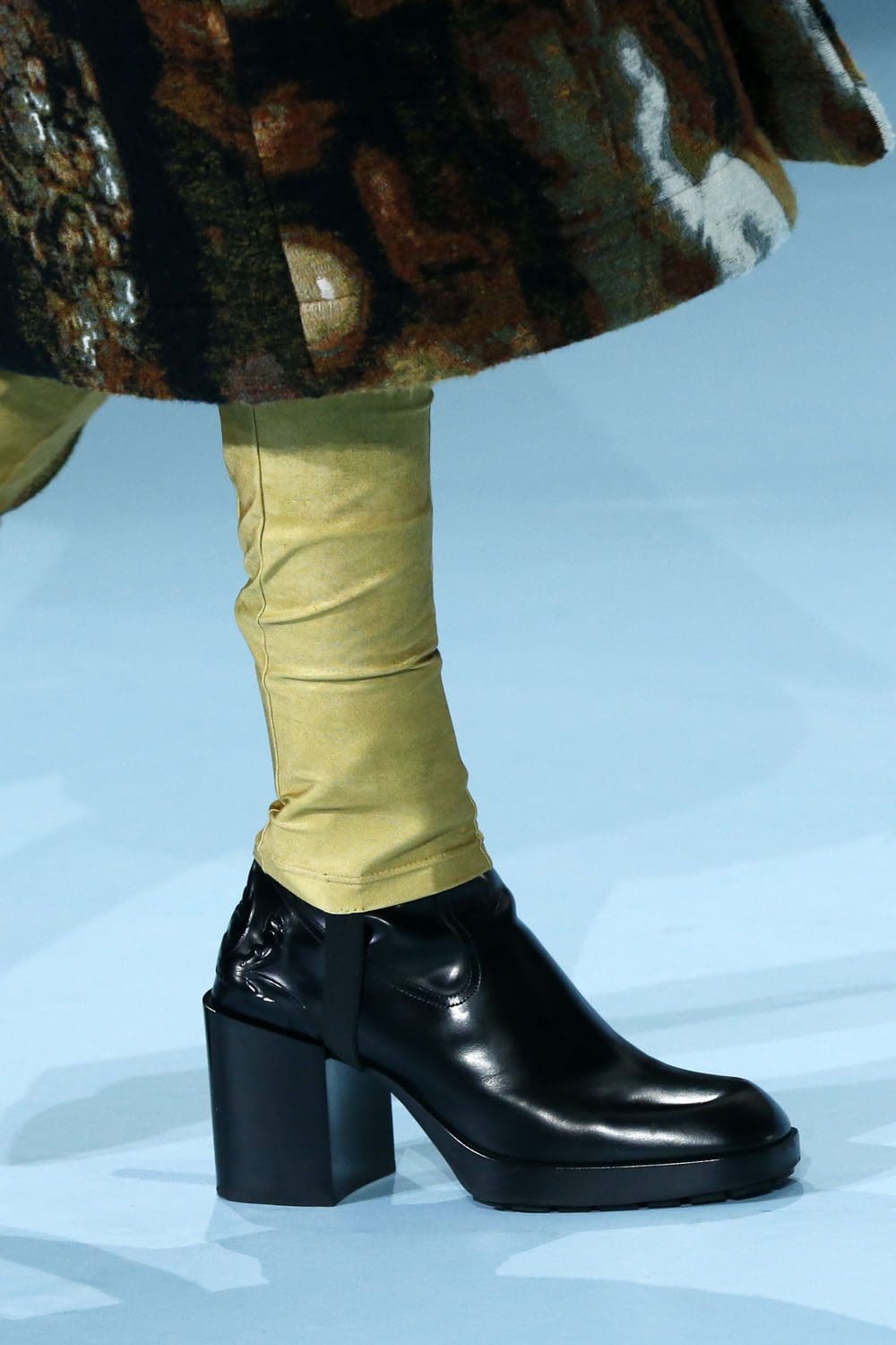 Louis Vuitton Automne Hiver 2022-2023 accessoires par RUNWAY MAGAZINE