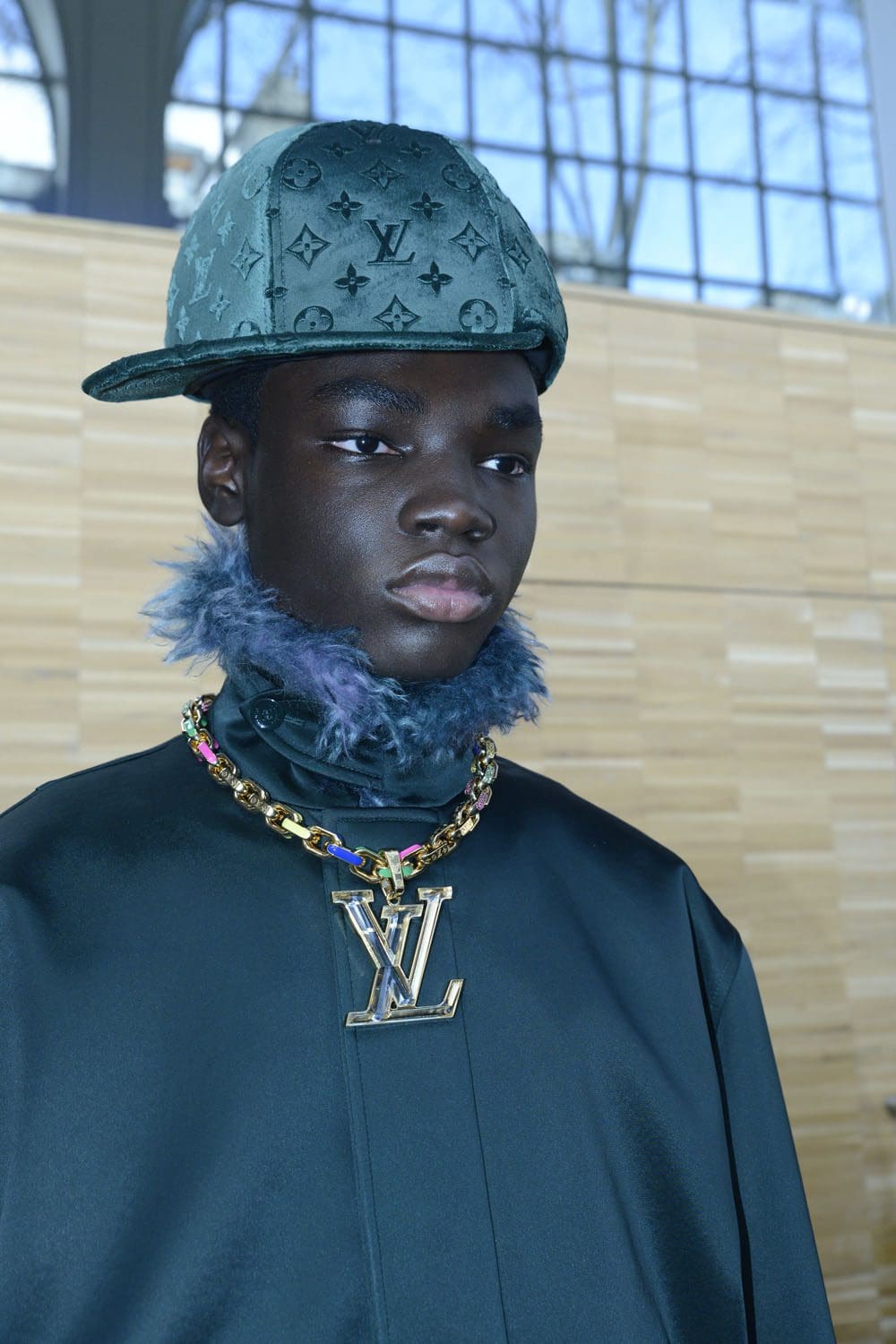 Louis Vuitton Automne Hiver 2022-2023 accessoires par RUNWAY MAGAZINE