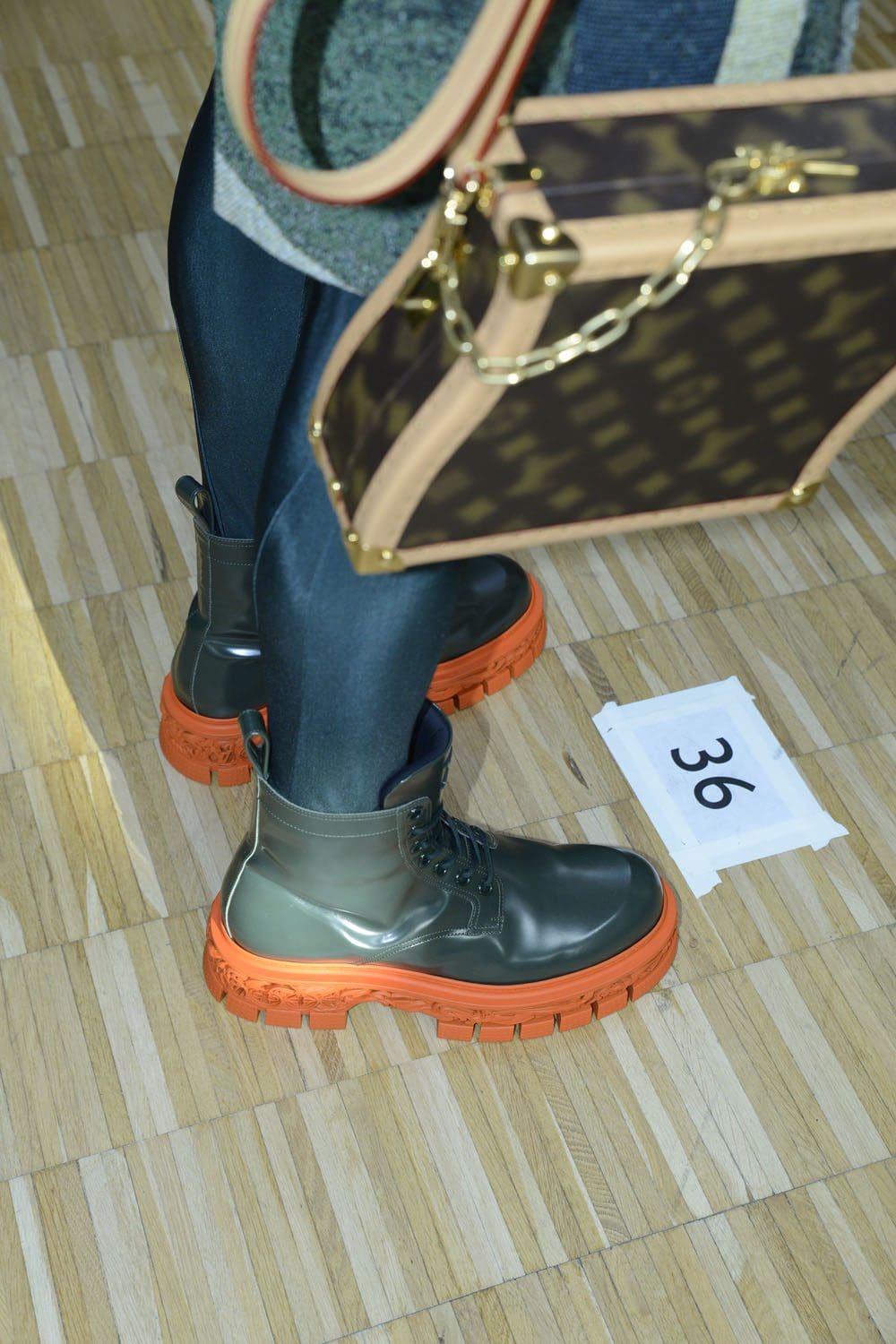 Louis Vuitton Automne Hiver 2022-2023 accessoires par RUNWAY MAGAZINE