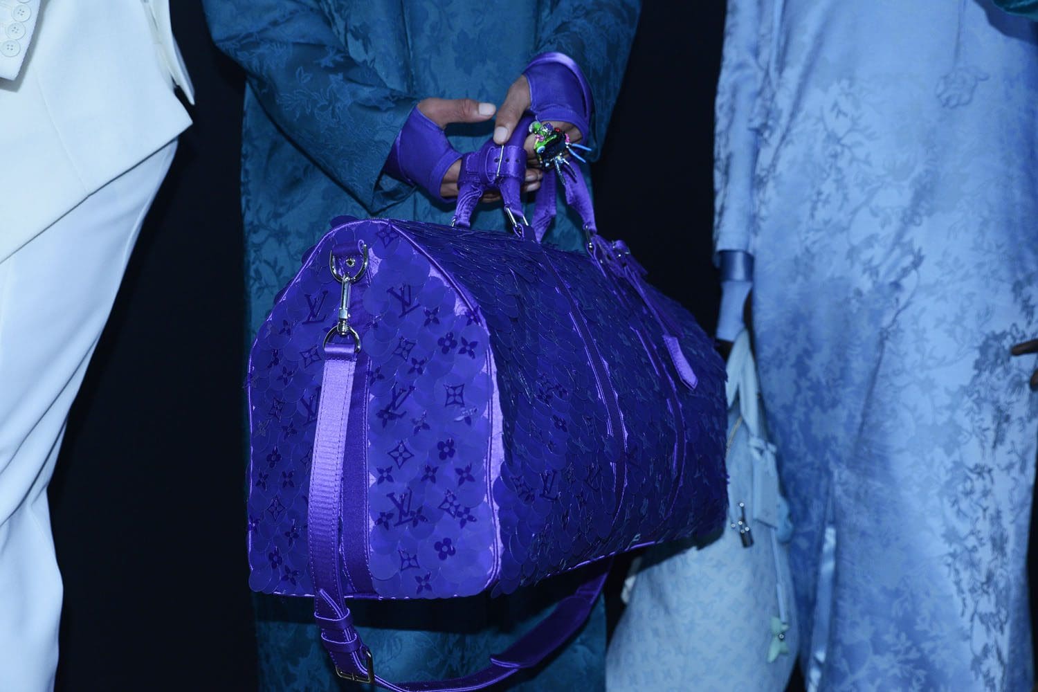 Louis Vuitton Automne Hiver 2022-2023 accessoires par RUNWAY MAGAZINE