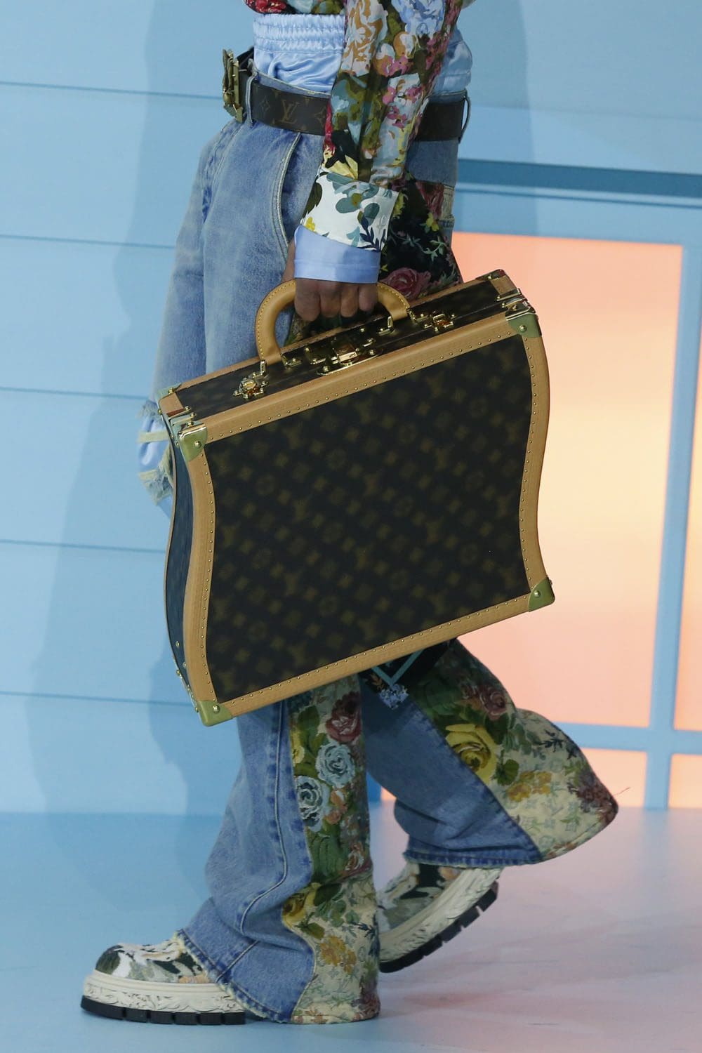 Louis Vuitton Automne Hiver 2022-2023 accessoires par RUNWAY MAGAZINE