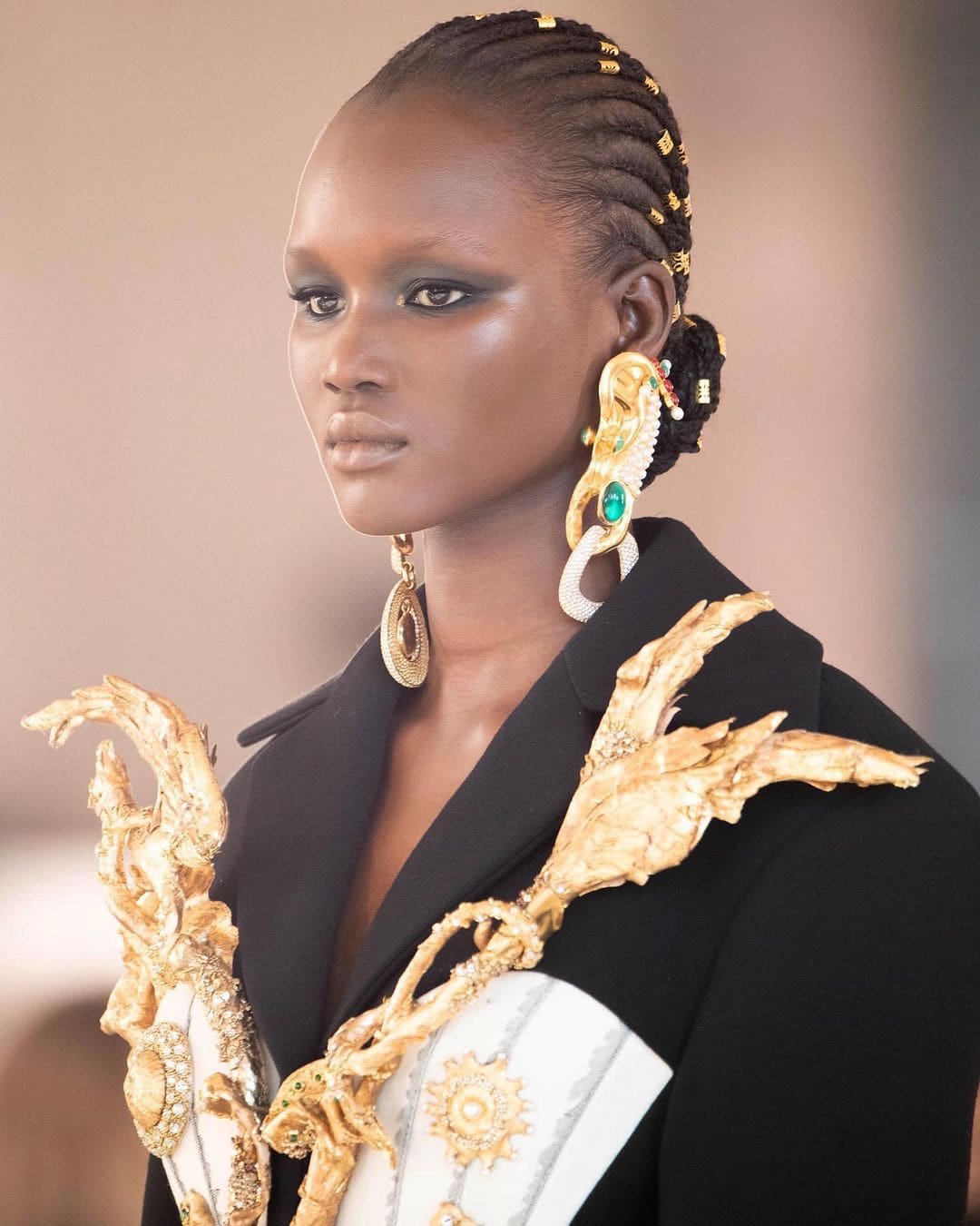 Schiaparelli Haute Couture Spring Summer 2022 Close Up Details by RUNWAY MAGAZINE