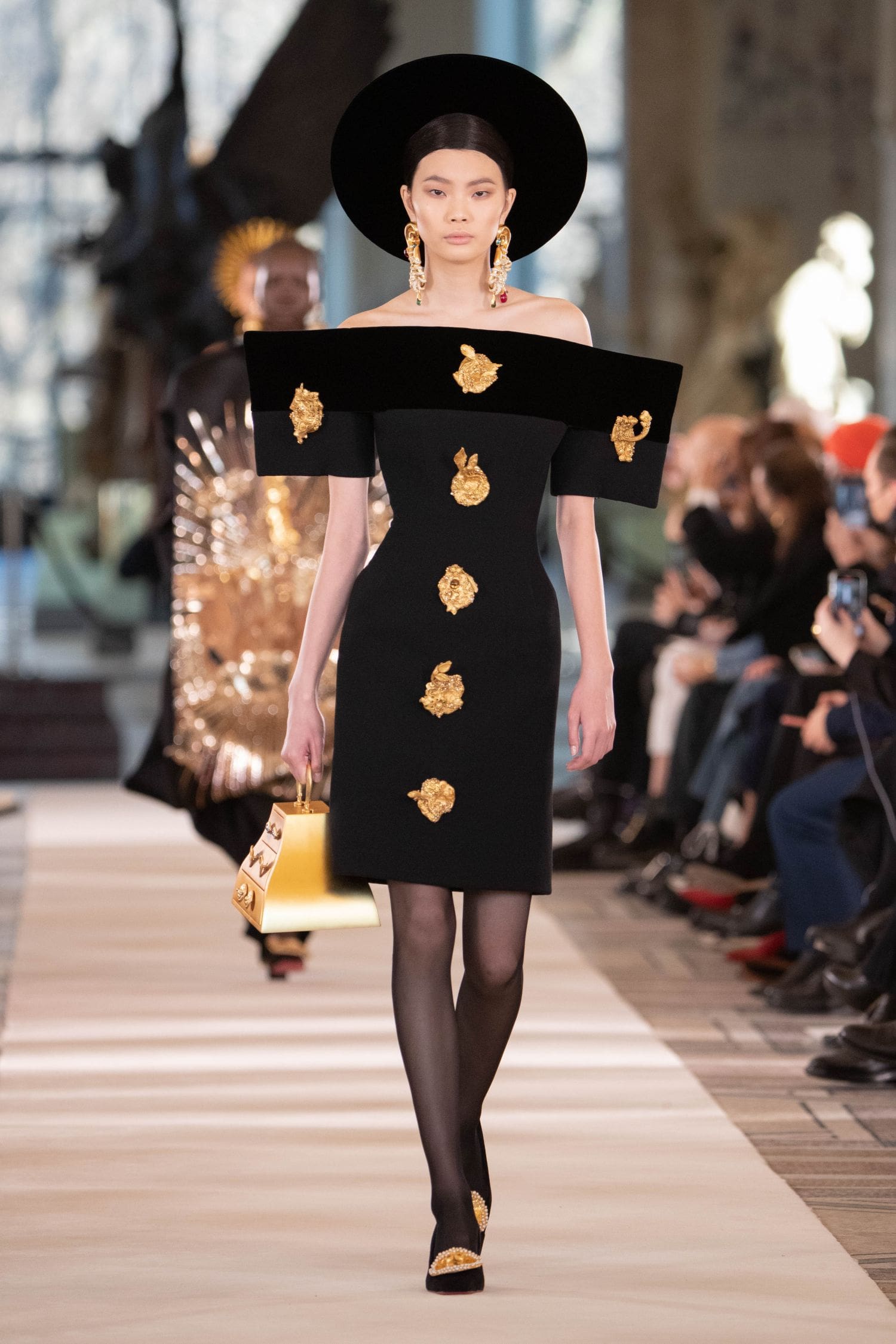 Schiaparelli Haute Couture Spring Summer 2022 by RUNWAY MAGAZINESchiaparelli Haute Couture Spring Summer 2022 by RUNWAY MAGAZINE