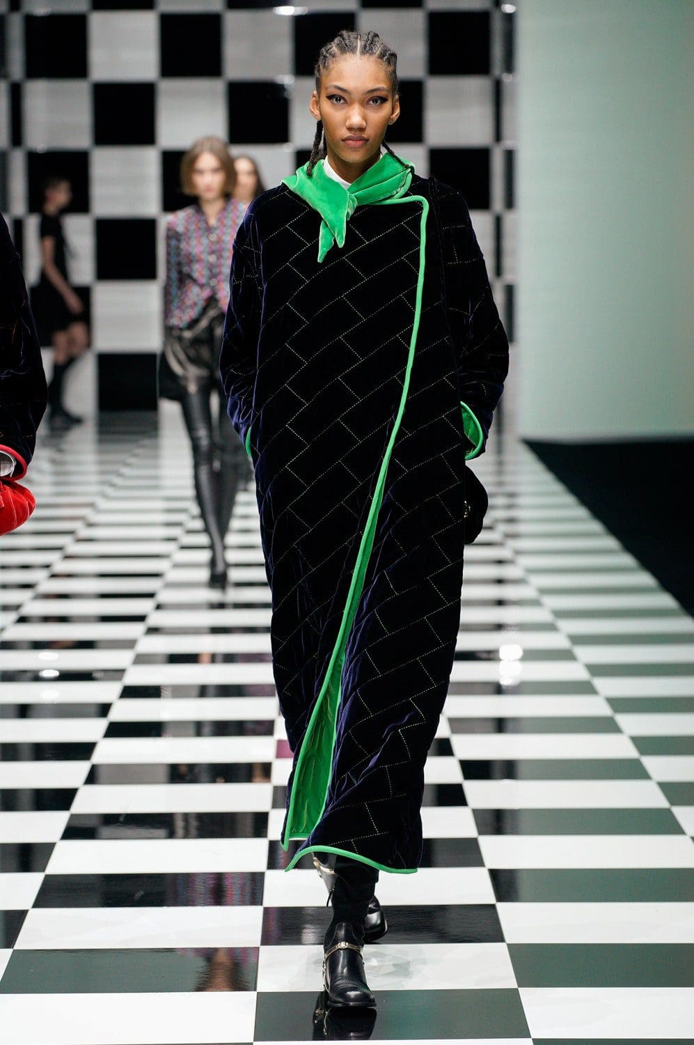 Emporio Armani Herbst Winter 2022-2023 Milan Runway Magazin