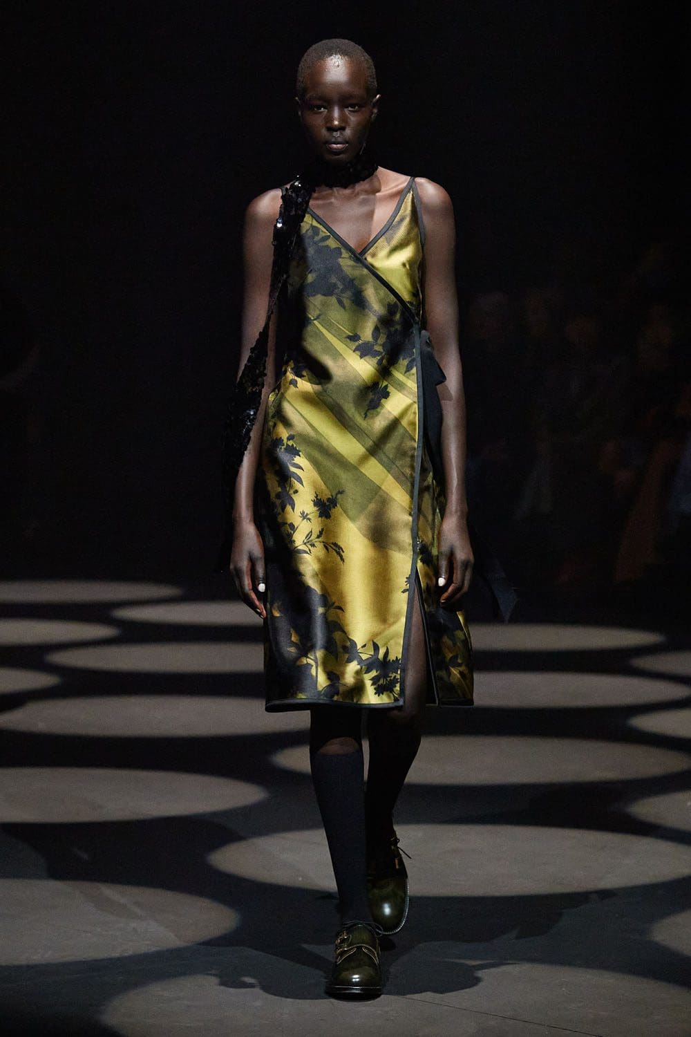 Erdem Fall Winter 2022-2023 London RUNWAY MAGAZINE