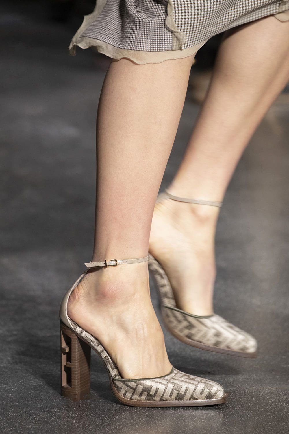Fendi Fall Winter 2022-2023 Close Up Details Accessories Runway Magazine