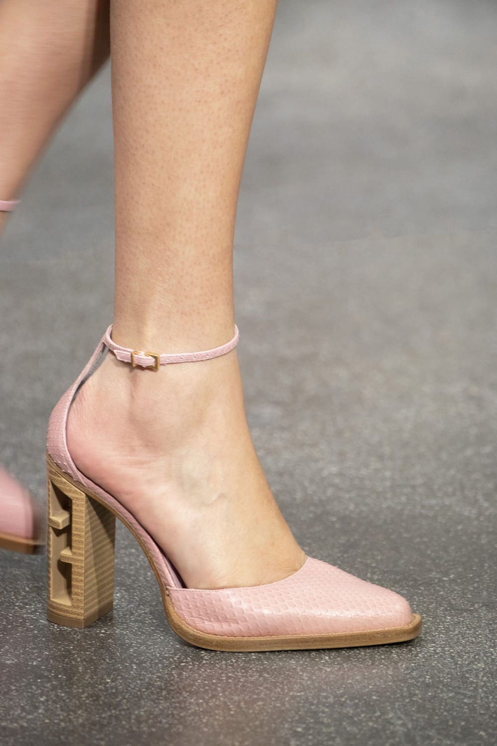 Fendi Fall Winter 2022-2023 Close Up Details Accessories Runway Magazine