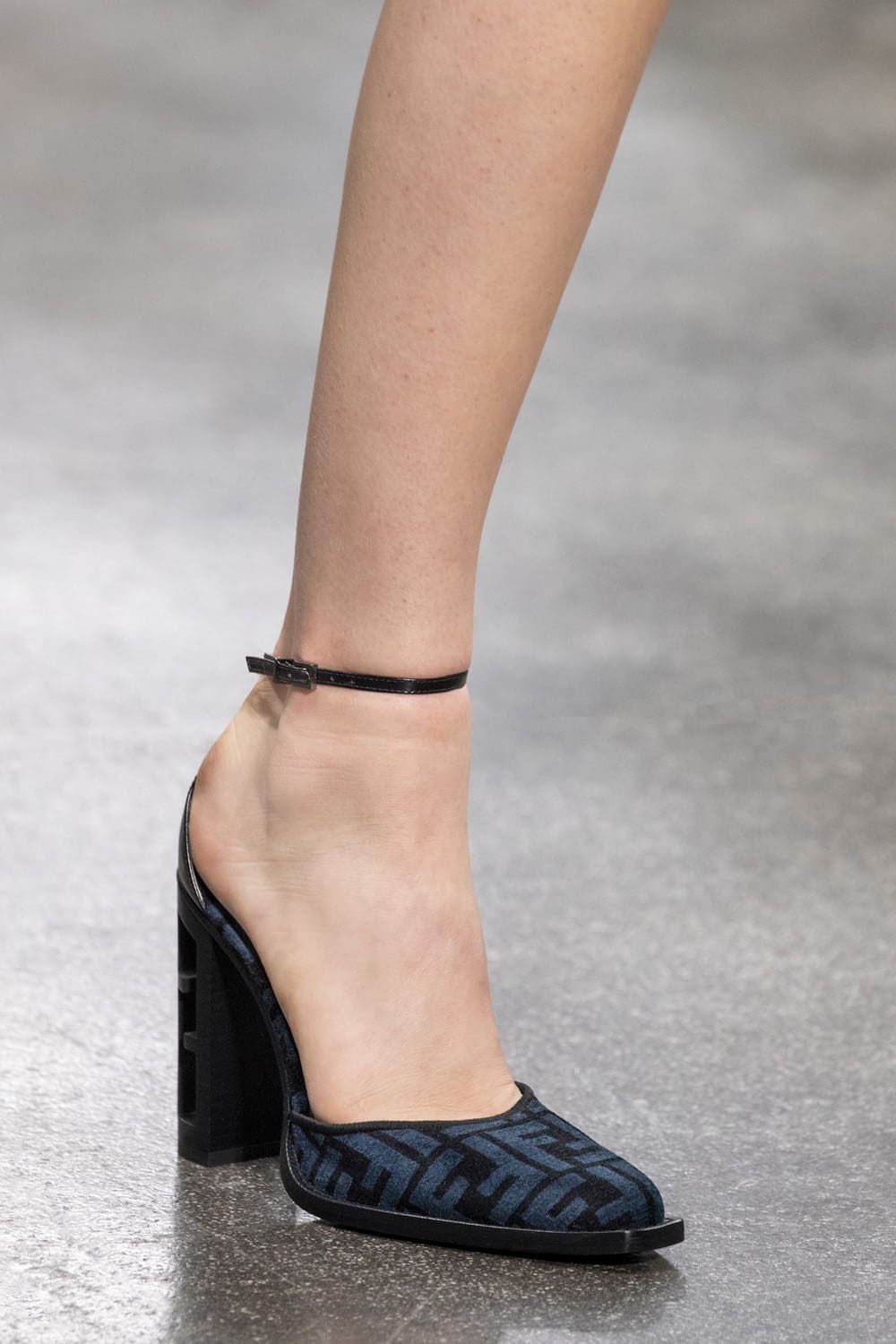 Fendi Fall Winter 2022-2023 Close Up Details Accessories Runway Magazine