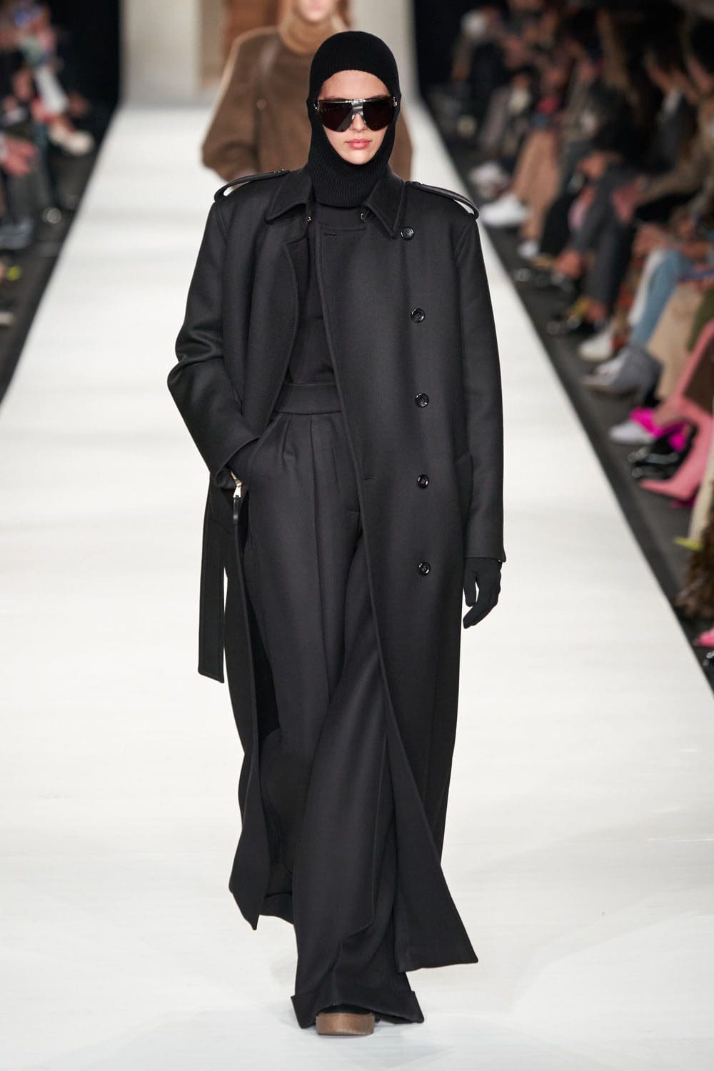 Max Mara outono inverno 2022-2023 Milan Runway revista