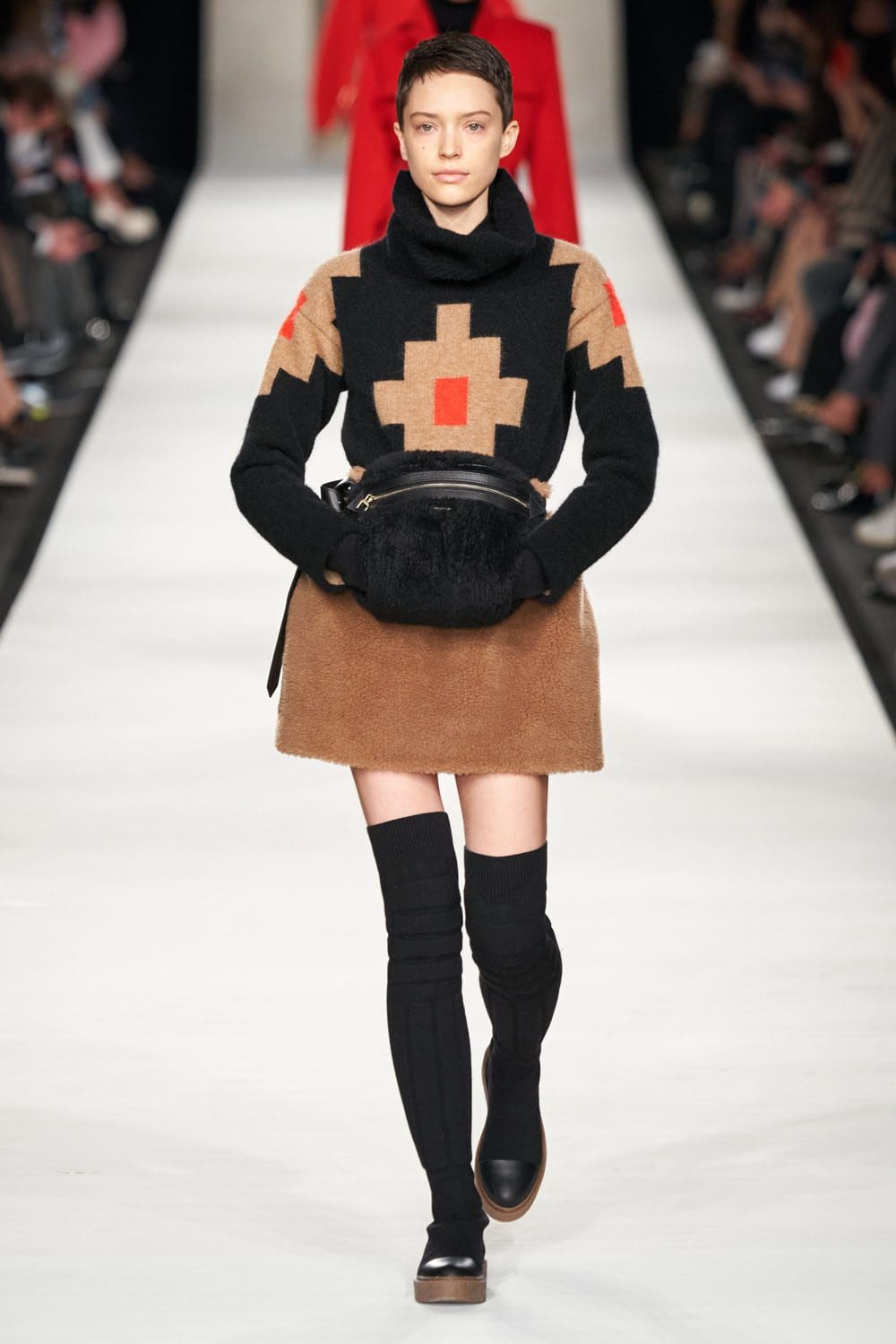 Max Mara outono inverno 2022-2023 Milan Runway revista