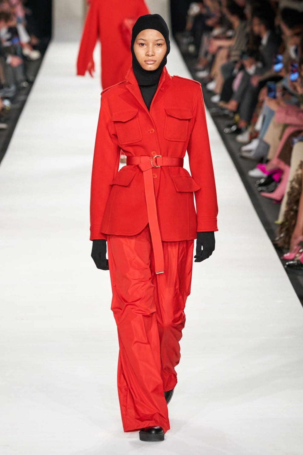 Max Mara outono inverno 2022-2023 Milan Runway revista