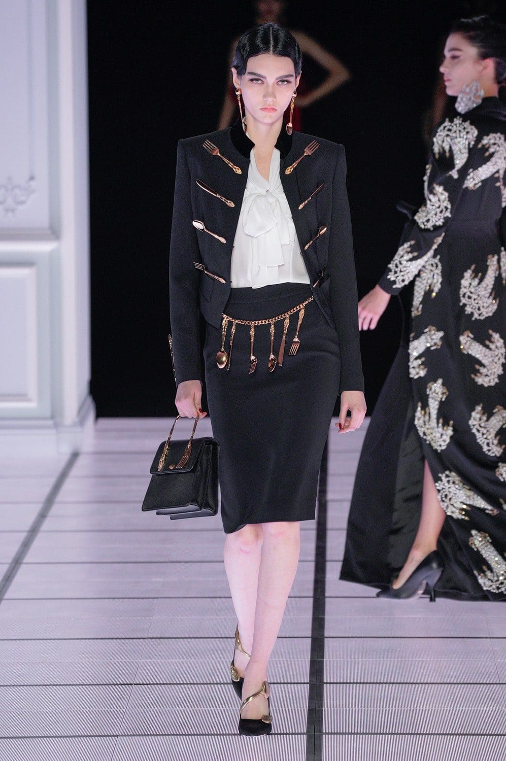 Moschino outono inverno 2022-2023 Milan Runway revista