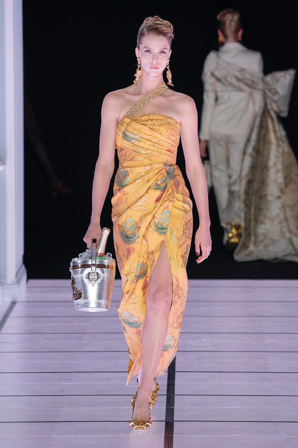 Moschino outono inverno 2022-2023 Milan Runway revista