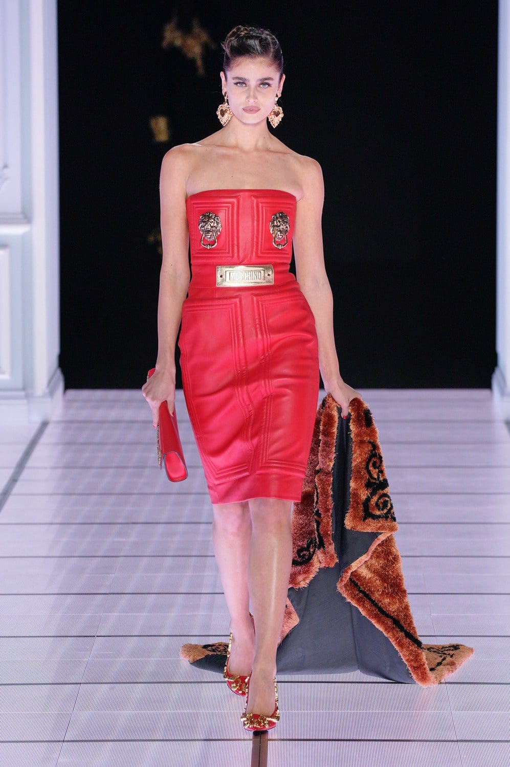 Moschino outono inverno 2022-2023 Milan Runway revista