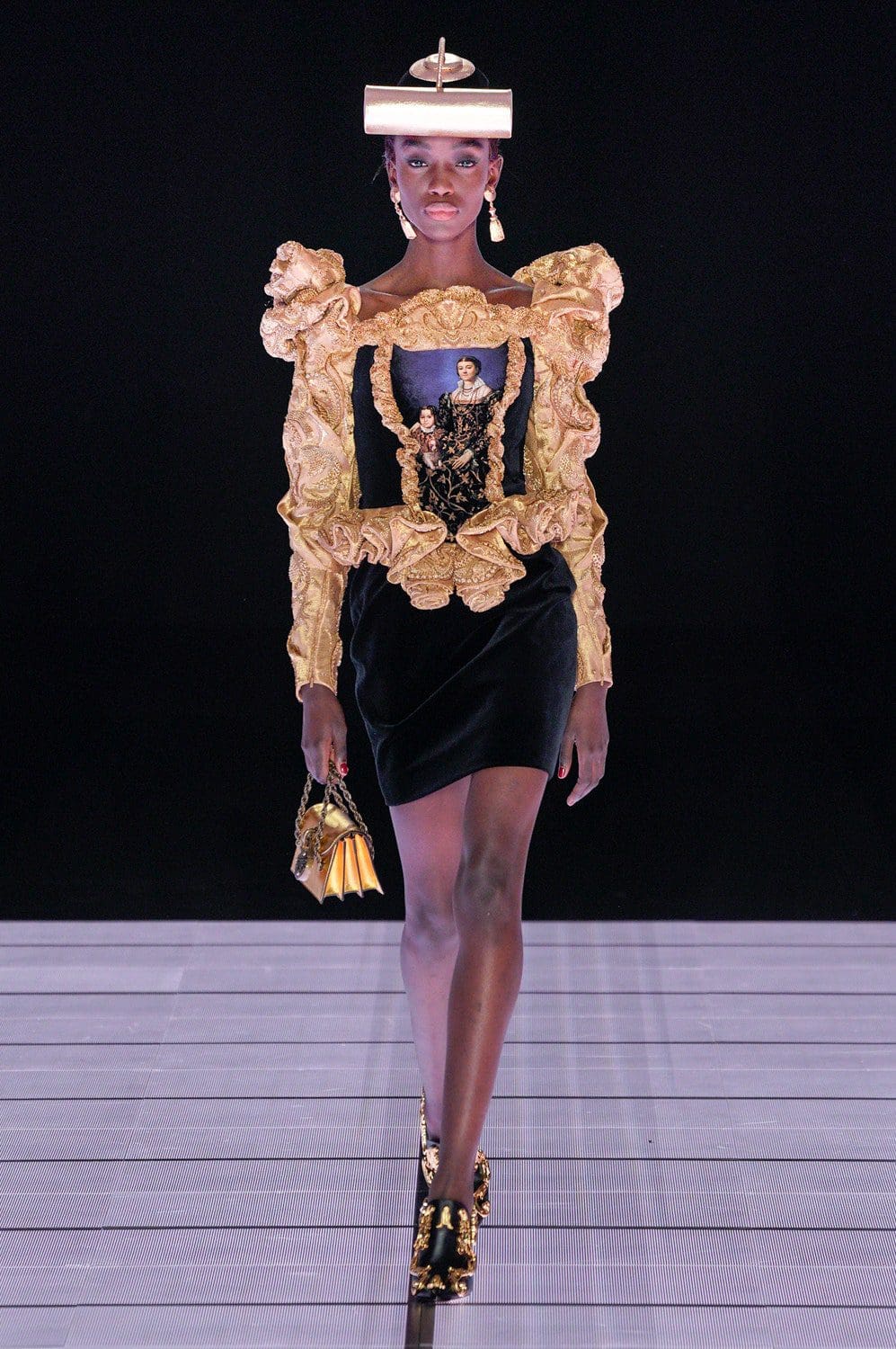 Moschino outono inverno 2022-2023 Milan Runway revista