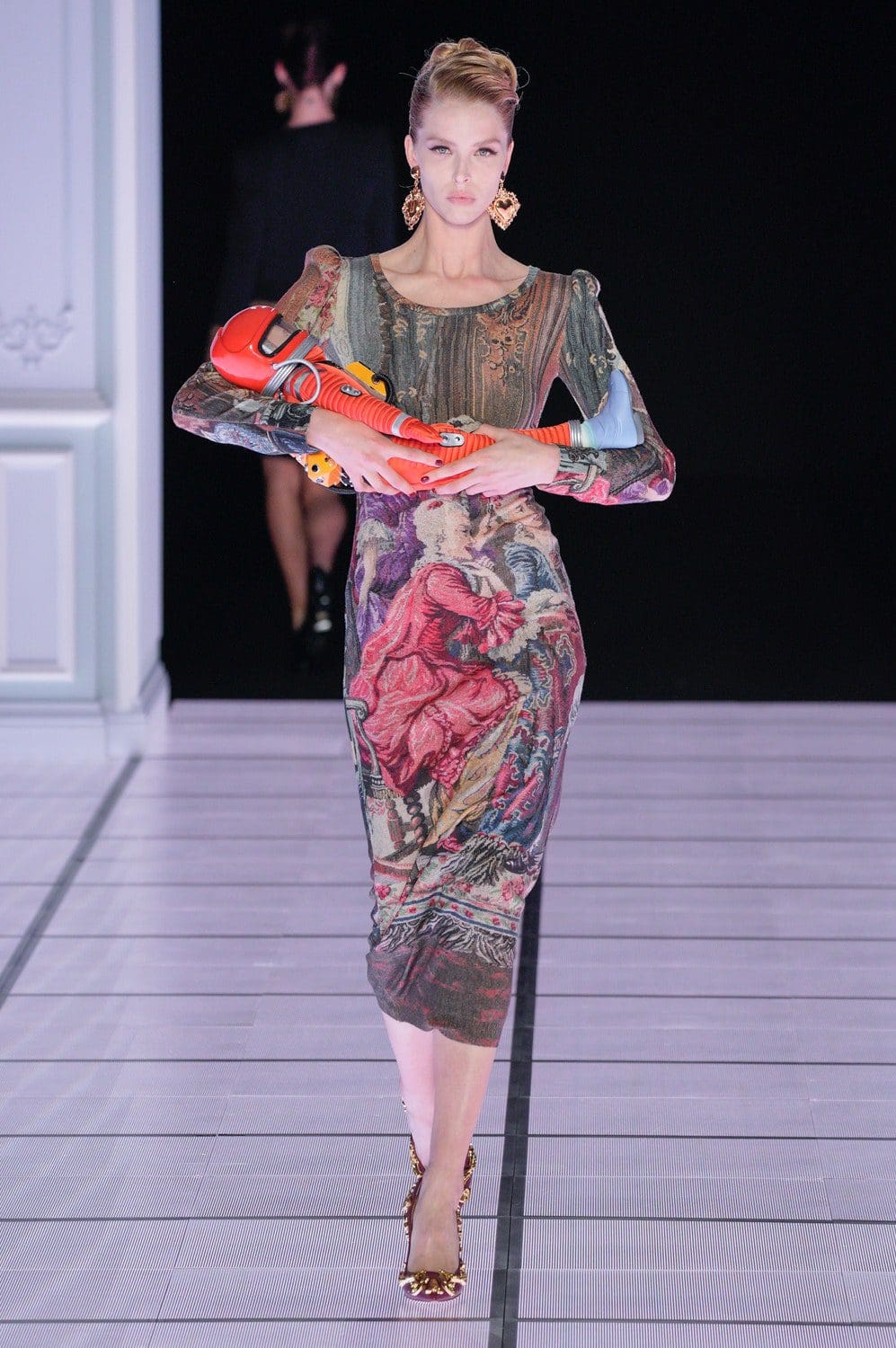 Moschino outono inverno 2022-2023 Milan Runway revista