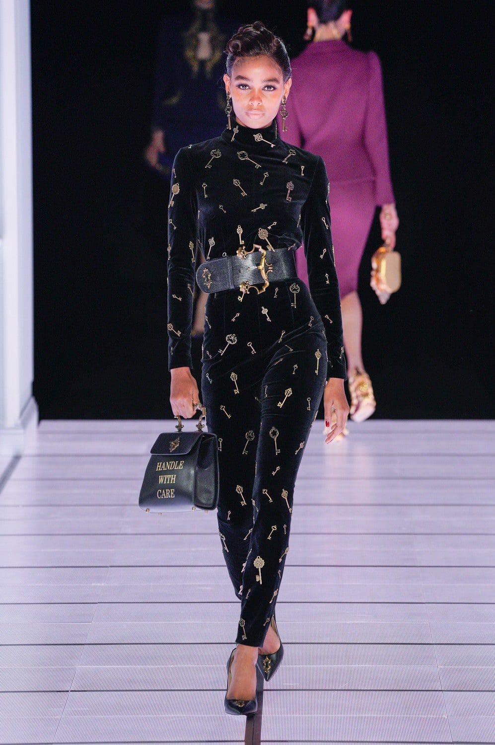 Moschino outono inverno 2022-2023 Milan Runway revista