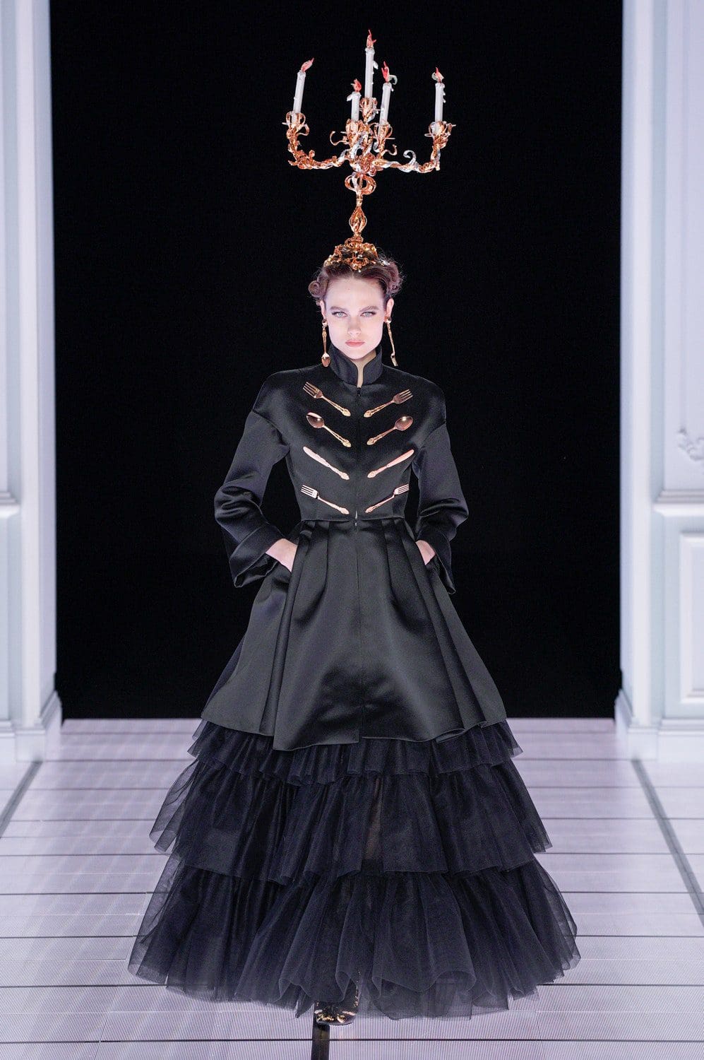 Moschino outono inverno 2022-2023 Milan Runway revista