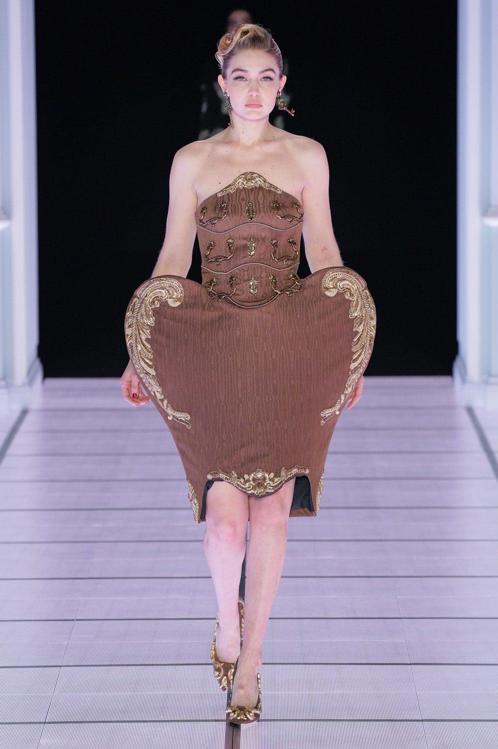 Moschino outono inverno 2022-2023 Milan Runway revista