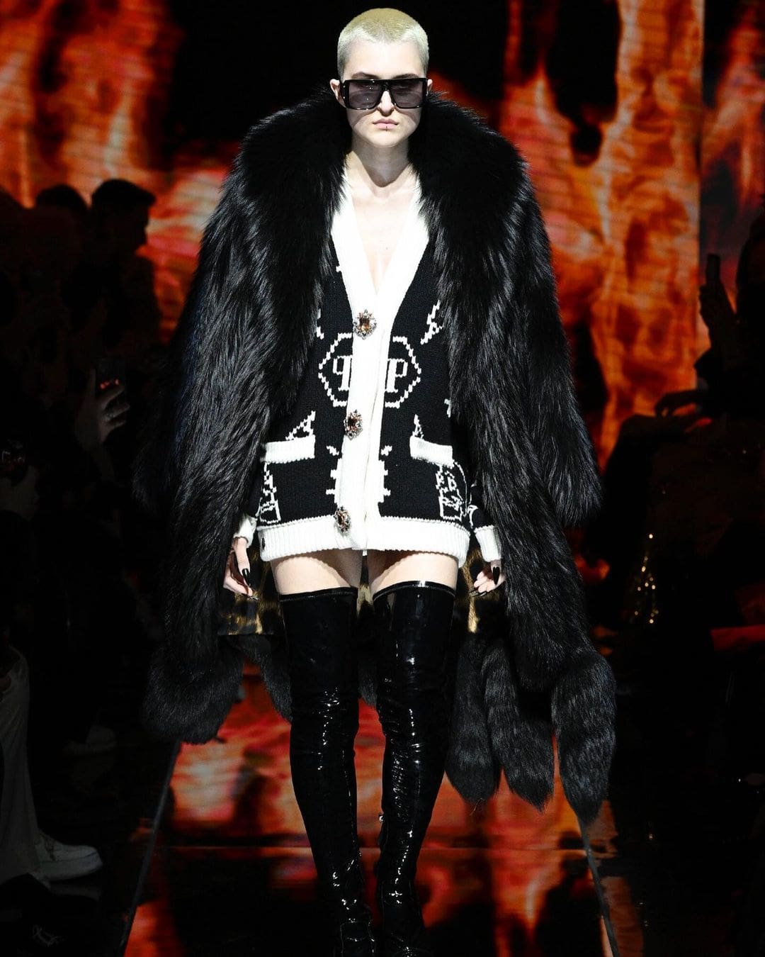 Philipp Plein Fall Winter 2022-2023 Milan Runway Magazine
