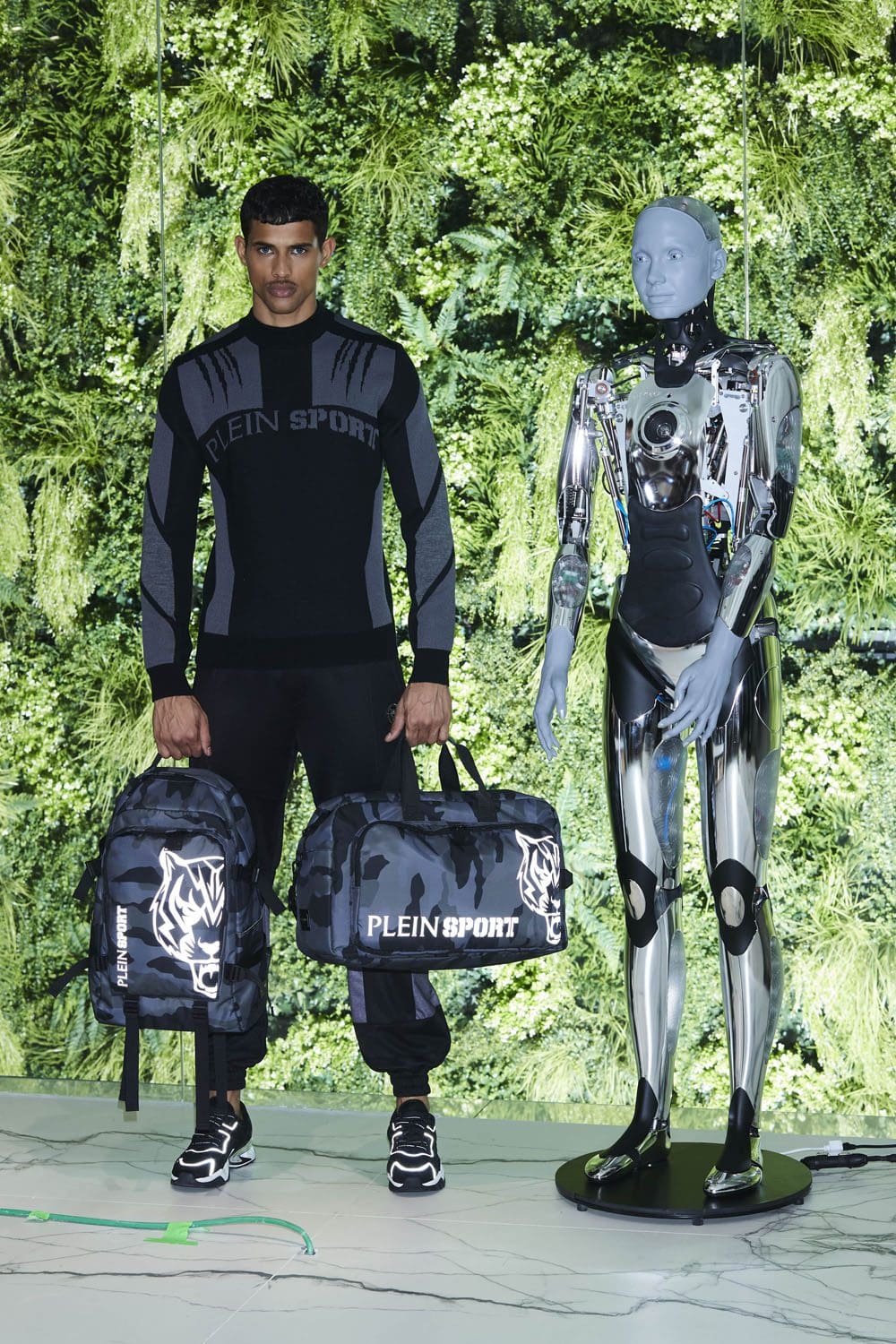 Plein Sport Herbst 2022 erste Kollektion Mailand Runway Magazin