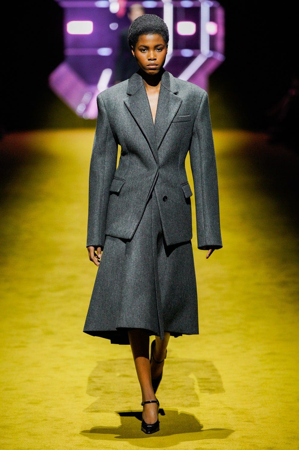 Prada Herbst Winter 2022-2023 Milan Runway Magazin