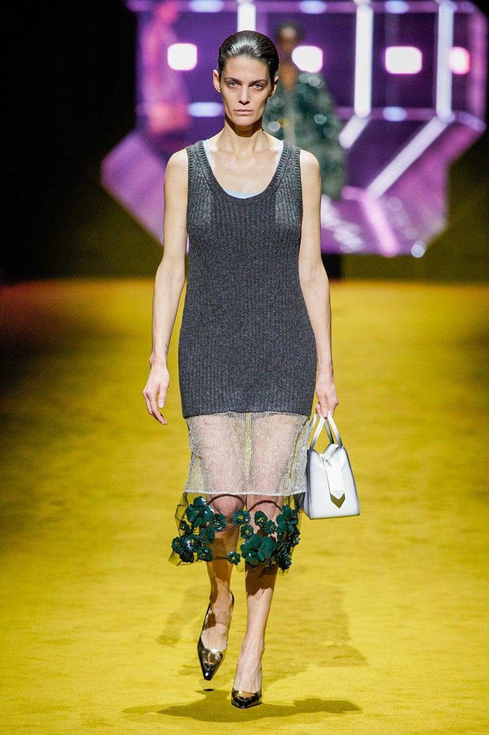 Prada Herbst Winter 2022-2023 Milan Runway Magazin