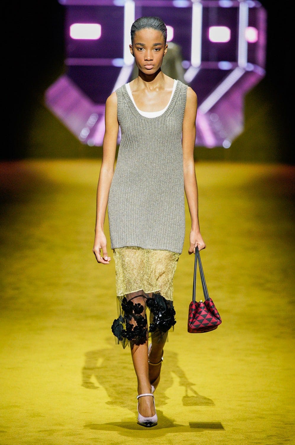 Prada Herbst Winter 2022-2023 Milan Runway Magazin