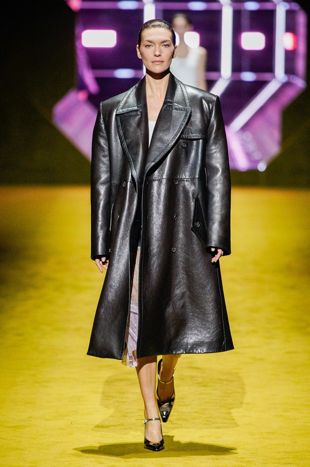 Prada Herbst Winter 2022-2023 Milan Runway Magazin