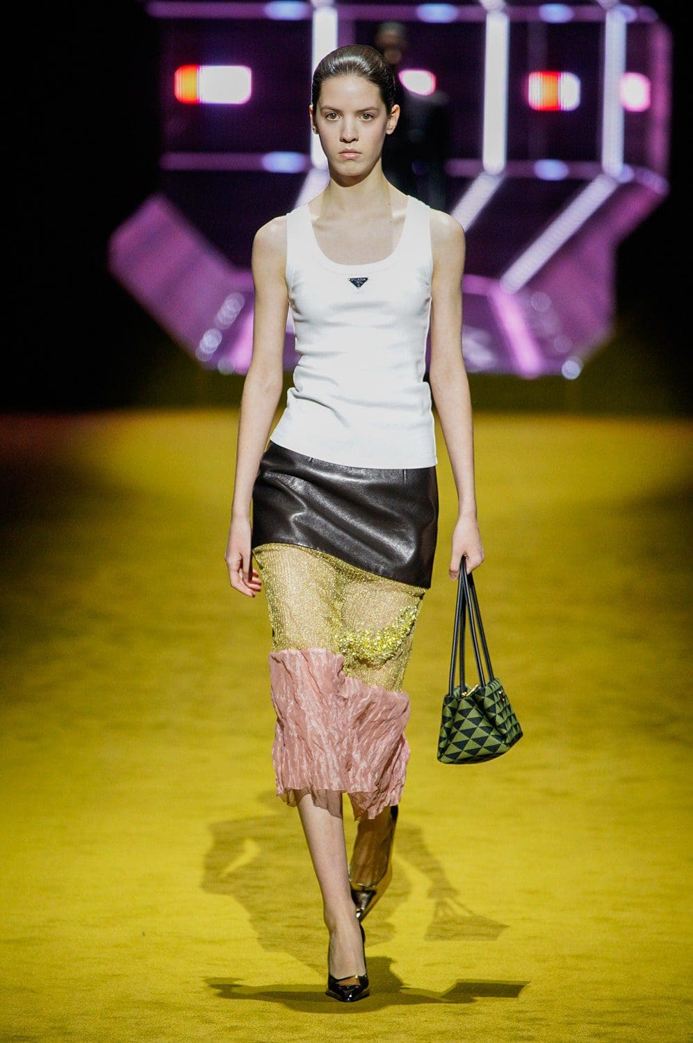 Prada Herbst Winter 2022-2023 Milan Runway Magazin
