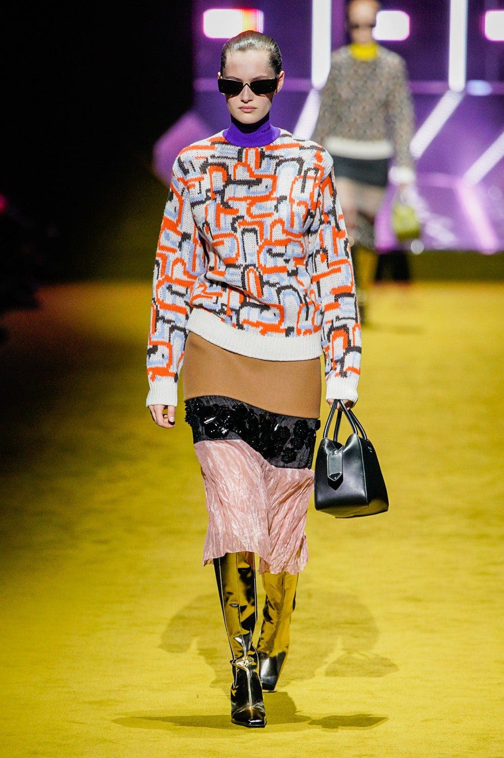Prada Herbst Winter 2022-2023 Milan Runway Magazin