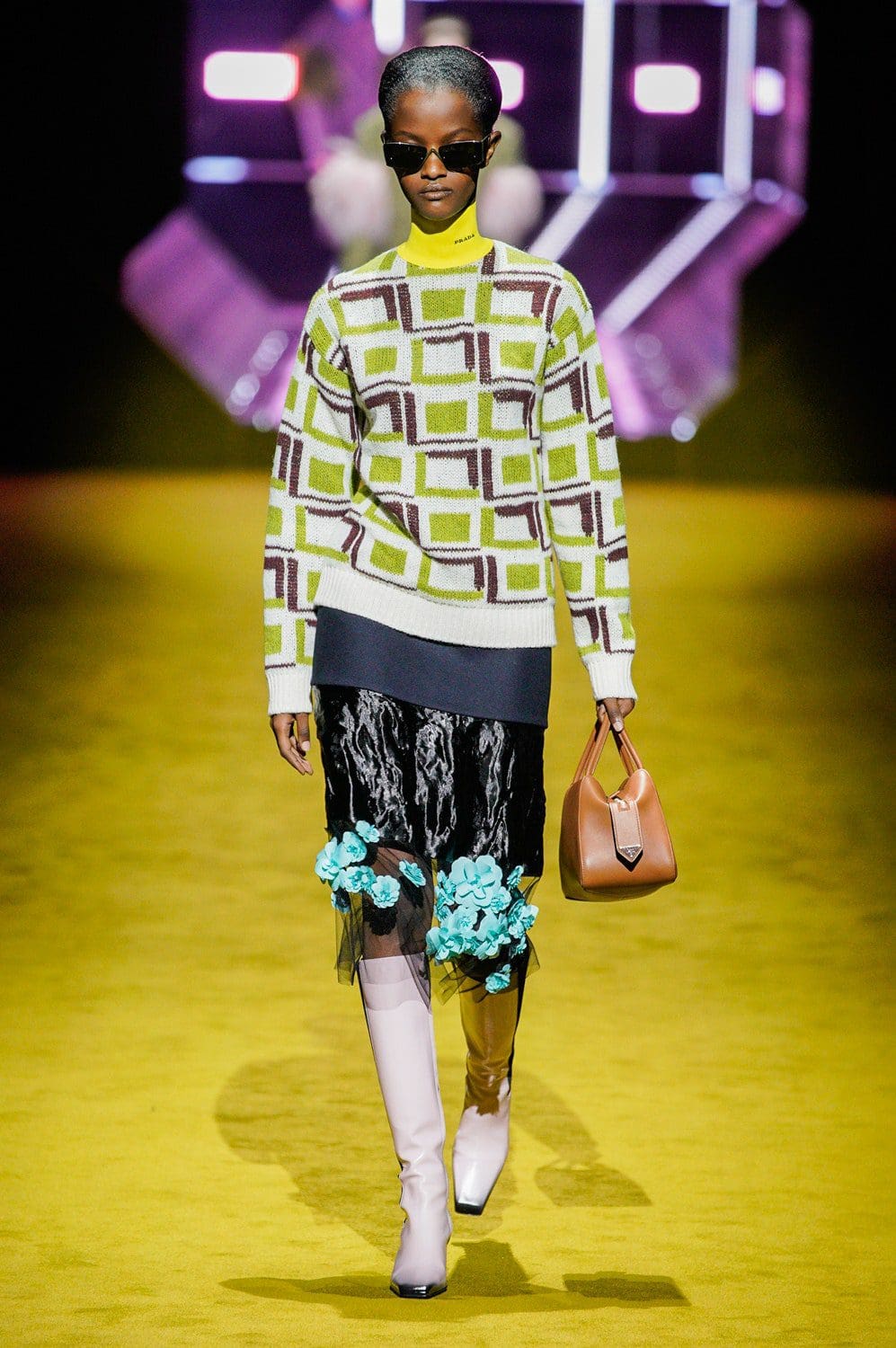 Prada Herbst Winter 2022-2023 Milan Runway Magazin
